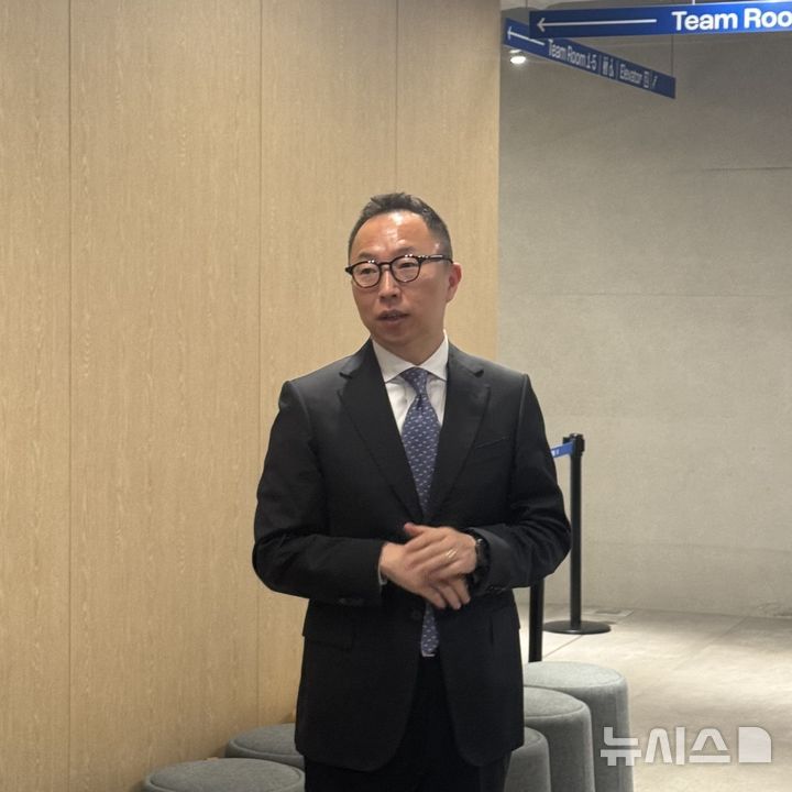 [용인=뉴시스] 윤정민 기자 = 한상우 카카오게임즈 대표가 26일 오전 경기 용인시 카카오 AI 캠퍼스에서 열린 제13기 정기 주주총회를 마치고 기자 질의에 답하고 있다. 2026.03.26. alpaca@newsis.com