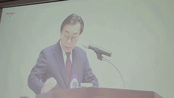 [서울=뉴시스] 백종훈 금호석유화학 대표가 26일 서울 시그니쳐타워에서 열린 정기 주주총회에서 개회 선언을 하는 모습. (사진=이창훈 기자) 2026.03.26. photo@newsis.com *재판매 및 DB 금지 *재판매 및 DB 금지