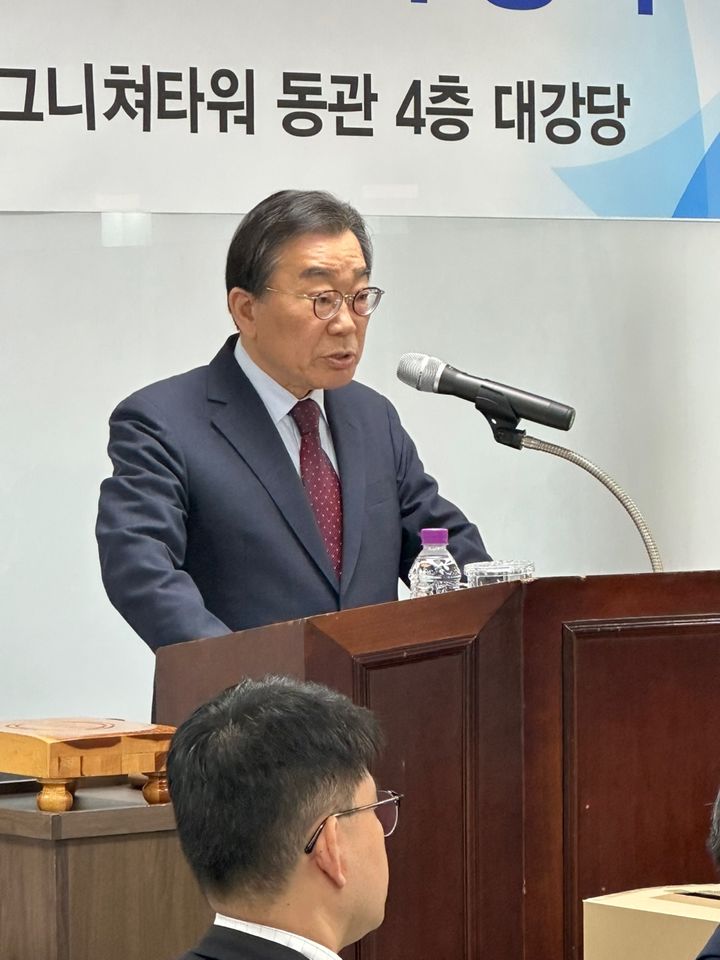 [서울=뉴시스] 백종훈 금호석유화학 대표가 26일 서울 시그니쳐타워에서 열린 정기 주주총회에서 발언하는 모습. (사진=금호석유화학) 2026.03.26. photo@newsis.com  *재판매 및  DB  금지 *재판매 및 DB 금지