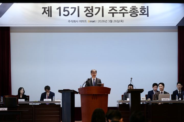 [서울=뉴시스] 26일 이마트 제15기 정기 주주총회에서 인사말을 하고 있는 한채양 대표. (사진=이마트 제공)&nbsp; *재판매 및 DB 금지