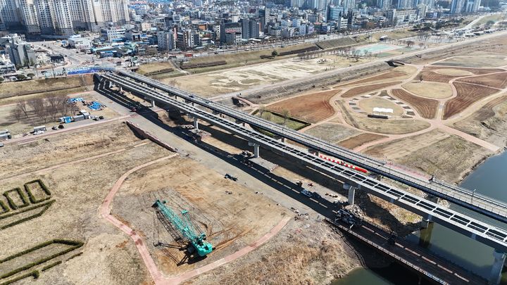 [세종=뉴시스]세종과 충남 공주시를 연결 제2금강교 현장사진.(사진=행복중심복합도시건설청). 2026.03.26. photo@newsis.com. *재판매 및 DB 금지