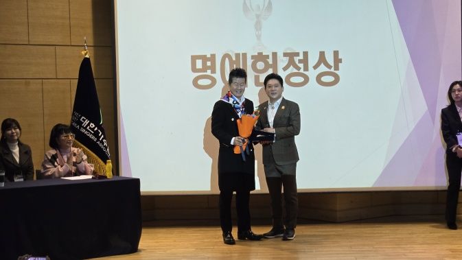 [서울=뉴시스] 태진아, 박상철. (사진 = 대한가수협회 제공) 2026.03.26. photo@newsis.com *재판매 및 DB 금지