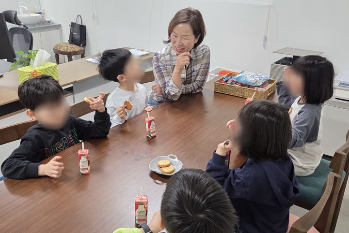 [수원=뉴시스] 차담회. (사진=삼미별하유치원 제공). 2026.03.26. photo@newsis.com *재판매 및 DB 금지