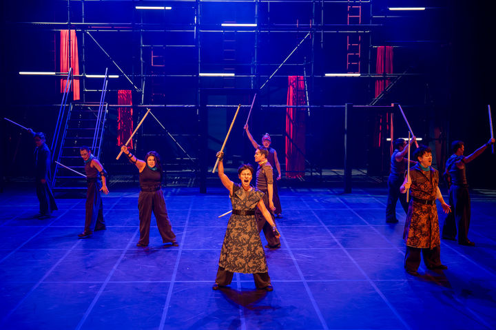 [부산=뉴시스] 극공작소 마방진의 연극 '칼로막베스' 공연 사진. (사진=부산문화회관 제공) 2026.03.28. photo@newsis.com *재판매 및 DB 금지