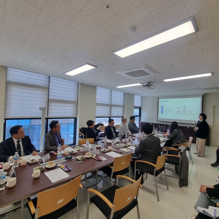 [서울=뉴시스]국무조정실 범정부 생명지킴추진본부는 26일 전북도 정신건강복지센터 회의실에서 지역 종교계 관계자와 업무 협력 간담회를 개최했다. (사진=총리실 제공) photo@newsis.com *재판매 및 DB 금지