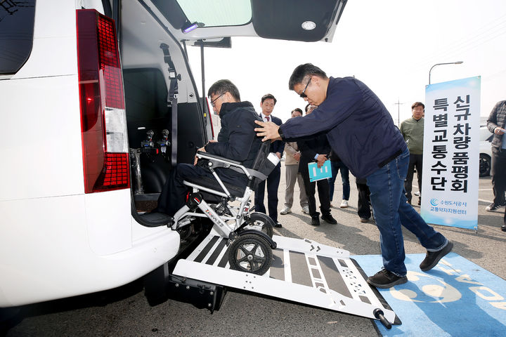 [수원=뉴시스] 품평회. (사진=수원도시공사 제공) 2026.03.26. photo@newsis.com *재판매 및 DB 금지