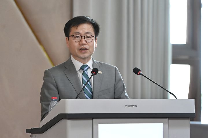 [서울=뉴시스] 여한구 산업통상부 통상교섭본부장이 25일(현지 시간) 카메룬 야운데에서 열린 '투자원활화협정(IFDA) 부대행사'에서 개회사를 하고 있다. (사진=산업통상부 제공) 2026.03.26. photo@newsis.com *재판매 및 DB 금지