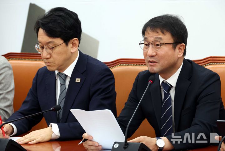 [서울=뉴시스] 조성봉 기자 = 한병도 더불어민주당 원내대표가 26일 오전 서울 여의도 국회에서 열린 정책조정회의에서 발언을 하고 있다. 2026.03.26. suncho21@newsis.com