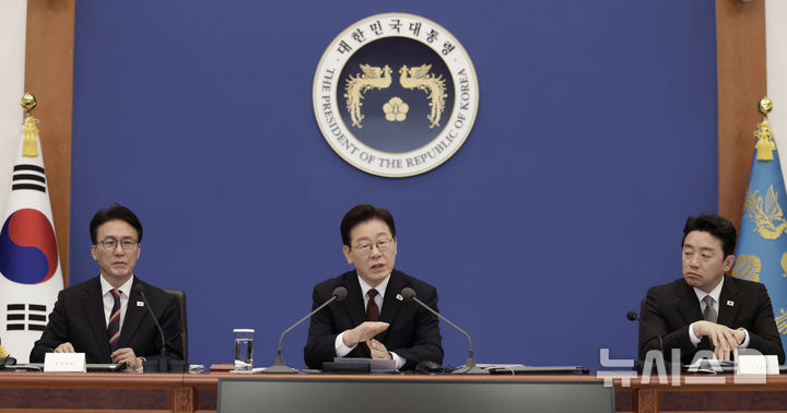 [서울=뉴시스] 최동준 기자 = 이재명 대통령이 지난 26일 청와대에서 열린 비상경제점검회의에서 발언하고 있다. 2026.03.26. photocdj@newsis.com