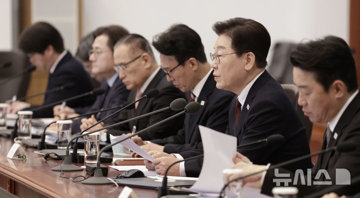 [서울=뉴시스] 최동준 기자 = 이재명 대통령이 26일 청와대에서 열린 비상경제점검회의에서 발언하고 있다. 2026.03.26. photocdj@newsis.com
