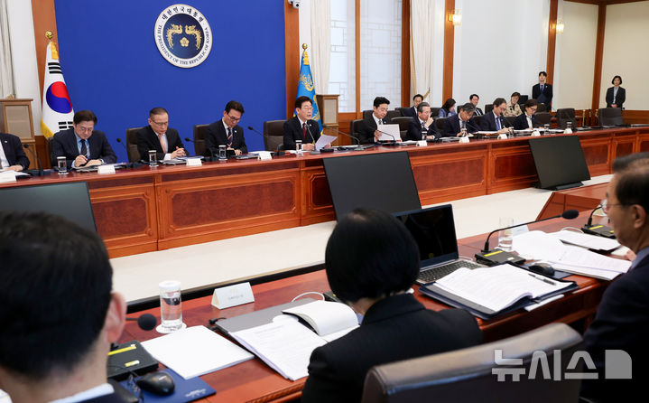 [서울=뉴시스] 최동준 기자 = 이재명 대통령이 26일 청와대에서 열린 비상경제점검회의에서 발언하고 있다. 2026.03.26. photocdj@newsis.com