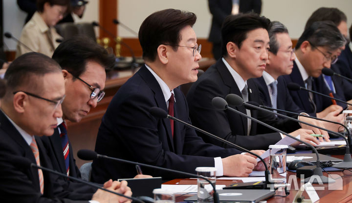 이재명 대통령, 중동상황 대응 '비상경제점검회의' 주재…'에너지·물가 등 점검' [뉴시스Pic]