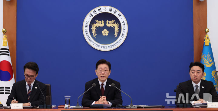 [서울=뉴시스] 최동준 기자 = 이재명 대통령이 26일 청와대에서 열린 비상경제점검회의에서 발언하고 있다. 2026.03.26. photocdj@newsis.com