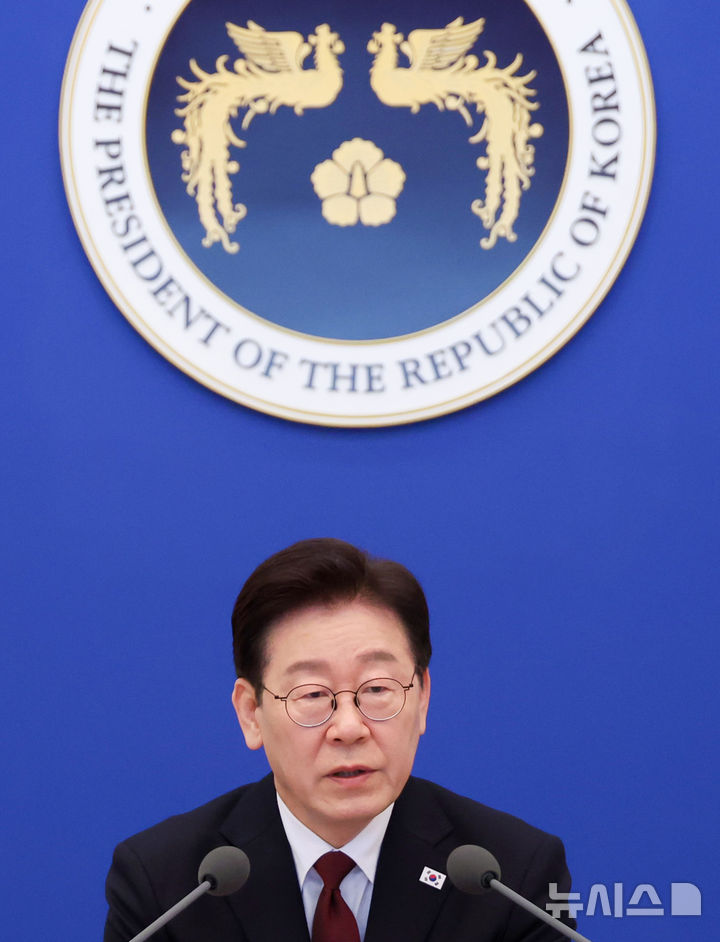 [서울=뉴시스] 최동준 기자 = 이재명 대통령이 26일 청와대에서 열린 비상경제점검회의에서 발언하고 있다. 2026.03.26. photocdj@newsis.com