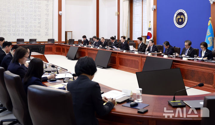 [서울=뉴시스] 최동준 기자 = 이재명 대통령이 26일 청와대에서 열린 비상경제점검회의에서 발언하고 있다. 2026.03.26. photocdj@newsis.com