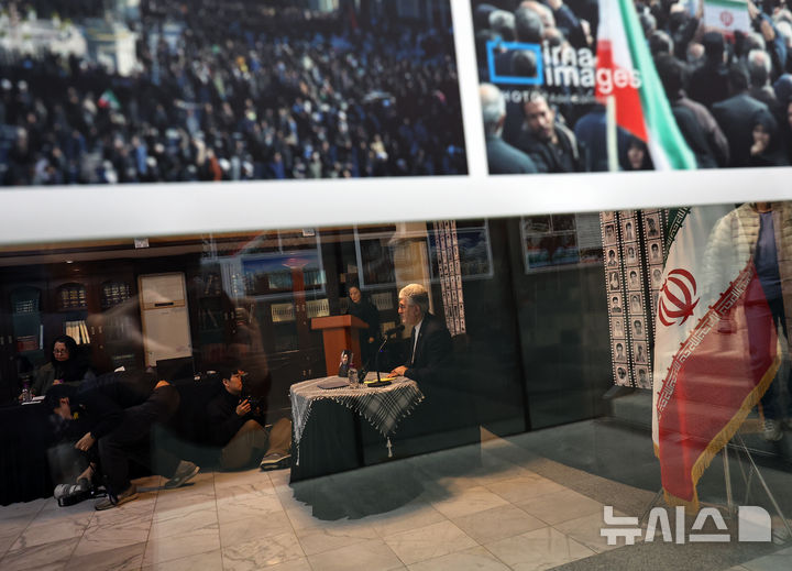 [서울=뉴시스] 최진석 기자 = 사이드 쿠제치 주한 이란대사가 26일 서울 용산구 주한 이란 대사관에서 긴급기자회견을 하고 있다. 2026.03.26. myjs@newsis.com