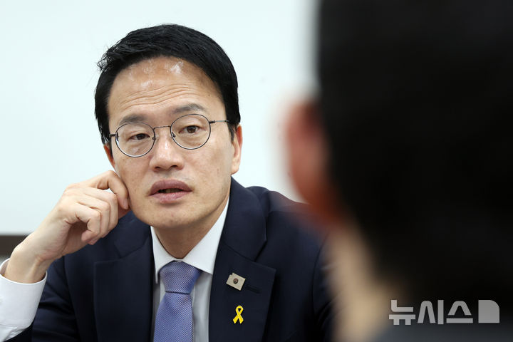 [서울=뉴시스] 고승민 기자 = 박주민 더불어민주당 서울시장 경선 후보가 서울 여의도 국회에서 뉴시스와 인터뷰하고 있다. 2026.03.26. kkssmm99@newsis.com