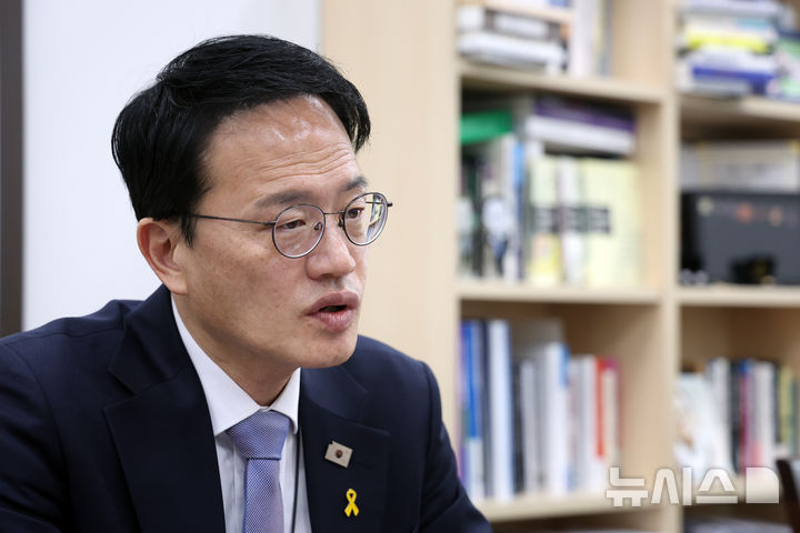 [서울=뉴시스] 고승민 기자 = 박주민 더불어민주당 서울시장 경선 후보가 서울 여의도 국회에서 뉴시스와 인터뷰하고 있다. 2026.03.26. kkssmm99@newsis.com