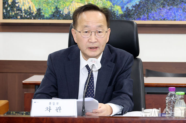 [서울=뉴시스] 추상철 기자 = 김남중 통일부 차관이 3월 26일 오후 서울 종로구 정부서울청사에서 열린 북한이탈주민 보호 및 정착지원협의회 전체회의에서 발언하고 있다. 2026.04.29. scchoo@newsis.com