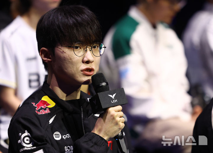 [서울=뉴시스] 황준선 기자 = T1 이상혁(페이커)가 지난 3월 26일 오후 서울 종로구 치지직 롤파크에서 열린 2026 LoL 챔피언스 코리아 개막 미디어데이에서 발언하고 있다. 2026.03.26. hwang@newsis.com