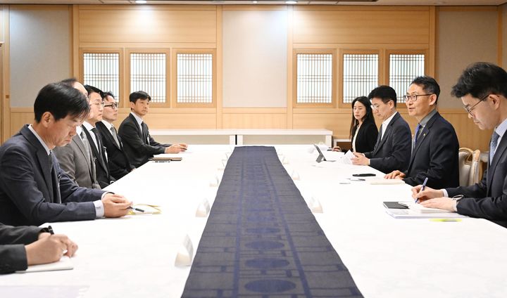 [서울=뉴시스] 허장 재정경제부 제2차관이 26일 서울 종로구 정부서울청사에서 수출기업 간담회를 주재하고 있다. (사진=재정경제부 제공) 2026.03.26. photo@newsis.com *재판매 및 DB 금지