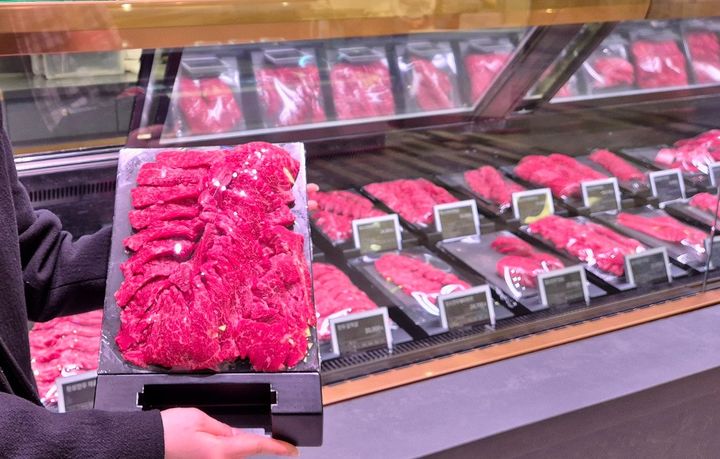 [부산=뉴시스] 롯데백화점 부산본점은 27일부터 내달 2일까지 백화점 지하2층 푸드에비뉴에서 '2026년 축산물 박람회'를 개최한다고 밝혔다. (사진=롯데백화점 제공) 2026.03.27. photo@newsis.com *재판매 및 DB 금지