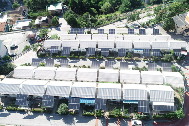 [삼척=뉴시스] 강원 삼척시의 마을회관과 경로당 등 취약시설 차열페인트 도장사업 추진 후 모습. (사진=삼척시 제공) 2026.03.27. photo@newsis.com *재판매 및 DB 금지