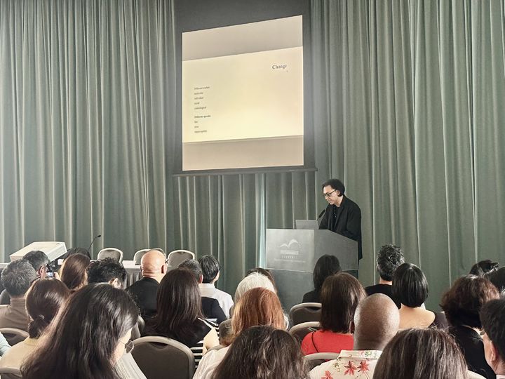 호추니엔 예술감독이 홍콩에서 제16회 광주비엔날레를 홍보하고 있다. *재판매 및 DB 금지