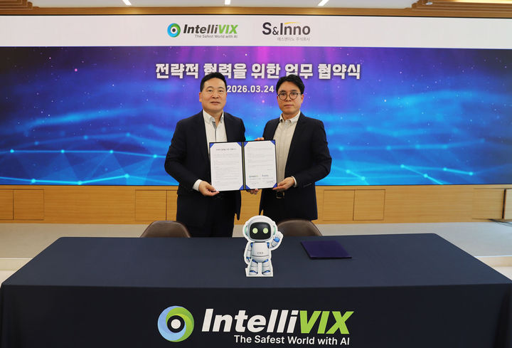 [서울=뉴시스] 업무협약식에서 최은수(왼쪽)인텔리빅스 대표이사와 정해만 에스앤이노 대표이사. (사진=인텔리빅스 제공) 2026.03.28. photo@newsis.com *재판매 및 DB 금지