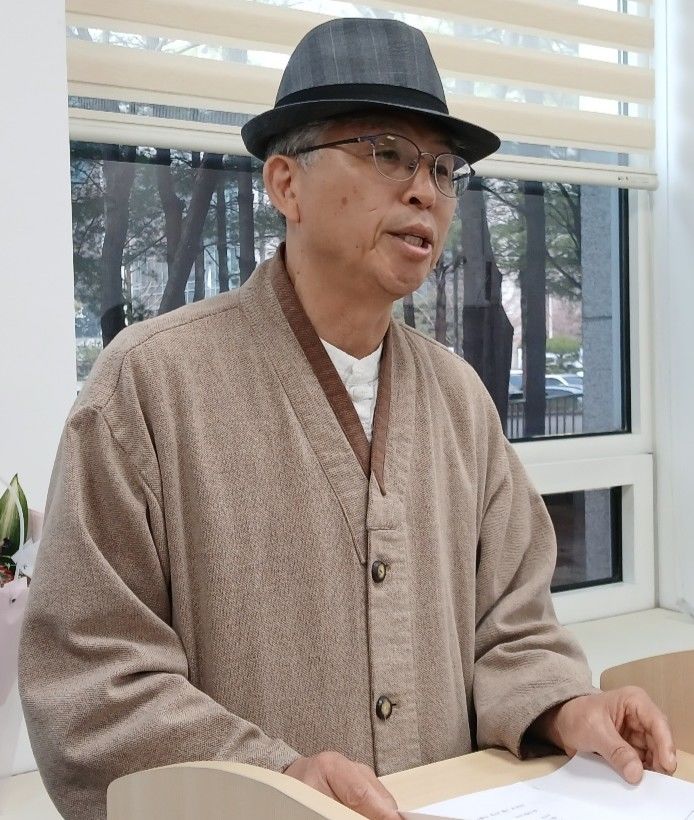 [대전=뉴시스] 조명휘 기자 = 원용철 더불어민주당 대전시당 공관위원장이 27일 오전 대전시의회 기자실에서 제9회 전국동시지방선거에 출마하는 기초단체장과 광역·기초의원 후보자 1차 공천심사 결과를 발표하고 있다. 2026.03.27. joemedia@newsis.com *재판매 및 DB 금지