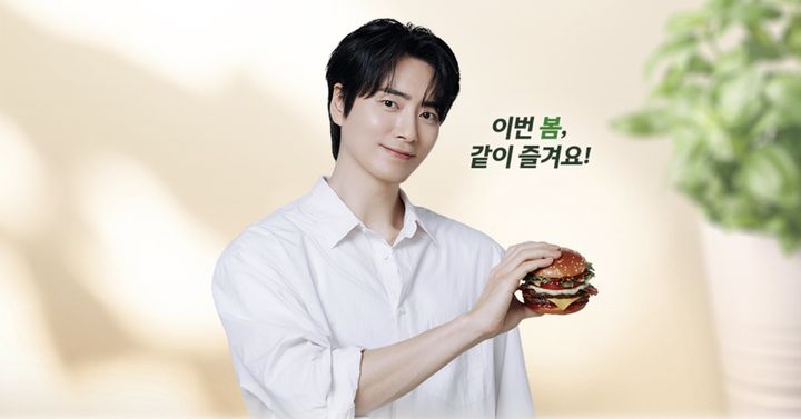 [서울=뉴시스] 맥도날드, '바질 크림 치즈' 신메뉴 2종 모델에 배우 이준혁 선정(사진=맥도날드 홈페이지 캡처) *재판매 및 DB 금지