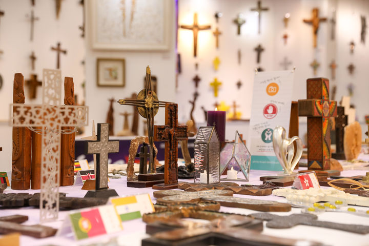 [전주=뉴시스] 전북CBS 특별기획 전시 '십자가 하나님의 프러포즈' 전시 현장. (사진=전북CBS 제공) photo@newsis.com *재판매 및 DB 금지