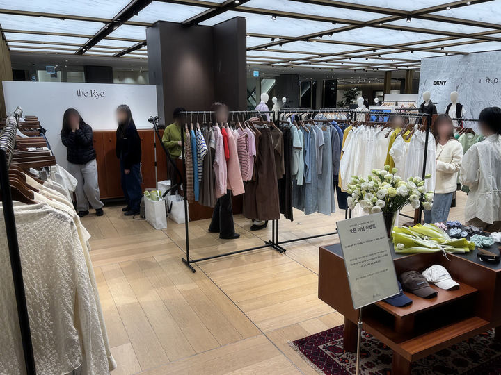 [서울=뉴시스] 신세계백화점 더라이(THE RYE) 팝업스토어. (사진=신세계백화점 제공) *재판매 및 DB 금지