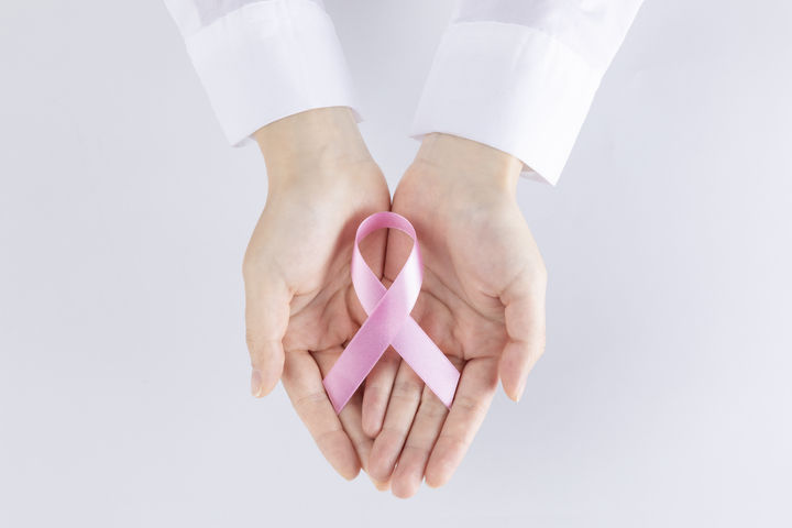 [서울=뉴시스]하루 30분가량의 짧은 산책만으로도 젊은 여성의 유방암 위험을 대폭 낮출 수 있다는 연구 결과가 나왔다. (사진=유토이미지) *재판매 및 DB 금지