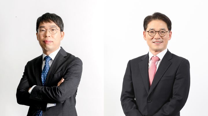 [서울=뉴시스]장성원(왼쪽) 골프존홀딩스 신임 대표이사와 최덕형 골프존커머스 신임 대표이사.(사진=골프존 제공) 2026.03.27. photo@newsis.com *재판매 및 DB 금지