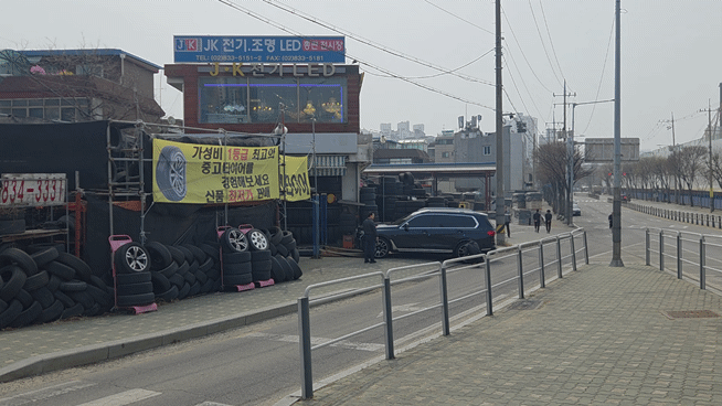 [서울=뉴시스] 강세훈 기자 = 지난 27일 서울 영등포구 신길동에 위치한 '더샵 신길센트럴시티' 사업장 인근 모습. *재판매 및 DB 금지