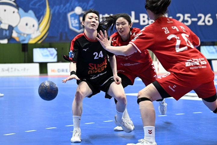 [서울=뉴시스] 여자 핸드볼 SK슈가글라이더즈의 강경민. (사진=한국핸드볼연맹 제공) 2026.03.27. photo@newsis.com *재판매 및 DB 금지