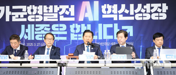 [세종=뉴시스] 강종민 기자 = 정청래 더불어민주당 대표가 27일 세종시 아름동 세종시당에서 열린 현장 최고위원회의에서 발언하고 있다. 2026.03.27. ppkjm@newsis.com