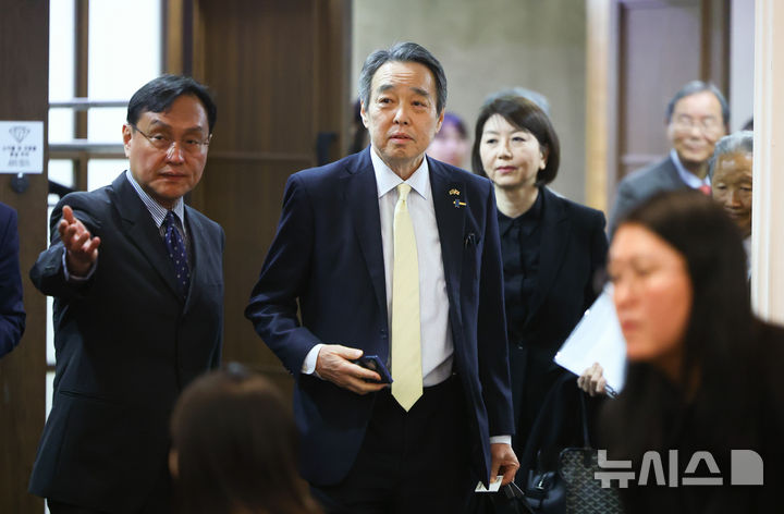 [서울=뉴시스] 황준선 기자 = 미즈시마 고이치 주한일본대사가 27일 오전 서울 중구 프레스센터에서 열린 관훈클럽 초청 토론회에 참석하고 있다. 2026.03.27. hwang@newsis.com