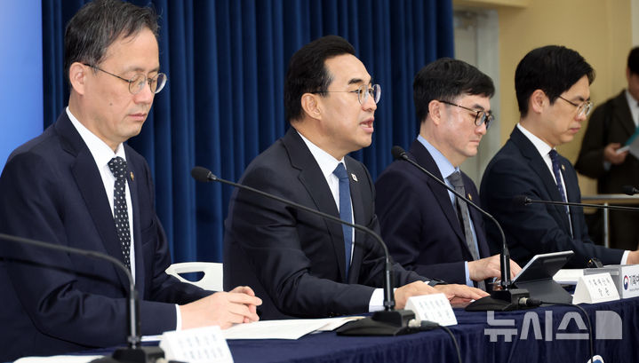 [세종=뉴시스] 강종민 기자 = 박홍근 기획예산처 장관이 지난 27일 세종시 정부세종청사에서 2026년도 추가경정예산안 주요내용을 설명하고 있다. 2026.03.31. ppkjm@newsis.com