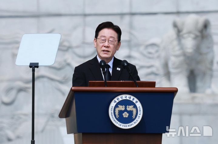 [대전=뉴시스] 고범준 기자 = 이재명 대통령이 27일 국립대전현충원에서 열린 제11회 서해수호의 날 기념식에서 기념사를 하고 있다. 2026.03.27. bjko@newsis.com