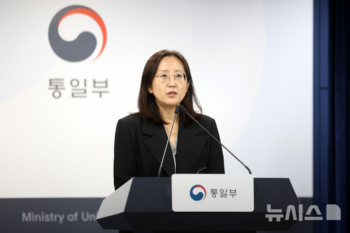 [서울=뉴시스] 김선웅 기자 = 장윤정 통일부 부대변인이 27일 서울 종로구 정부서울청사에서 정례 브리핑을 하고 있다. 2026.03.27. mangusta@newsis.com