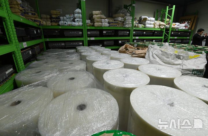 [경기광주=뉴시스] 김종택 기자 = 27일 경기 광주시 한 플라스틱 용기 제조업체 모습. 2026.03.27. jtk@newsis.com