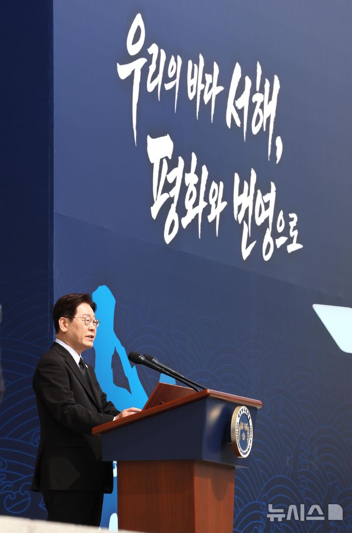 [대전=뉴시스] 고범준 기자 = 이재명 대통령이 27일 국립대전현충원에서 열린 제11회 서해수호의 날 기념식에서 기념사를 하고 있다. 2026.03.27. bjko@newsis.com