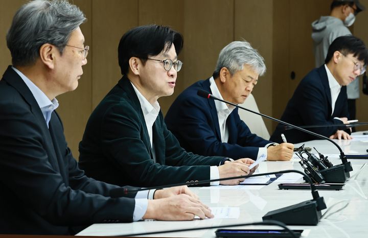 [서울=뉴시스] 김근수 기자 = 김정관 산업통상부 장관이 지난 27일 서울 중구 대한상공회의소에서 열린 중동전쟁 관련 경제단체 간담회에서 인사말을 하고 있다. (사진= 산업통상부 제공) 2026.03.27. photo@newsis.com *재판매 및 DB 금지