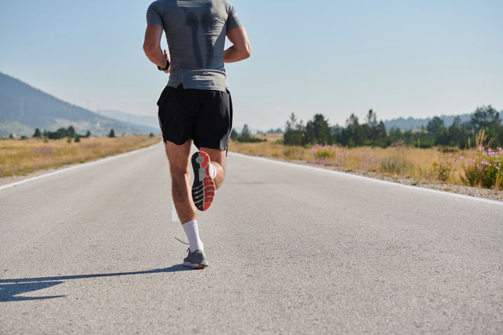[서울=뉴시스]중국의 한 60대 남성이 암으로 세상을 떠난 아내를 기리기 위해 말레이시아 반도 2200㎞를 완주하는 대장정에 나섰다. (사진=유토이미지)  *재판매 및 DB 금지