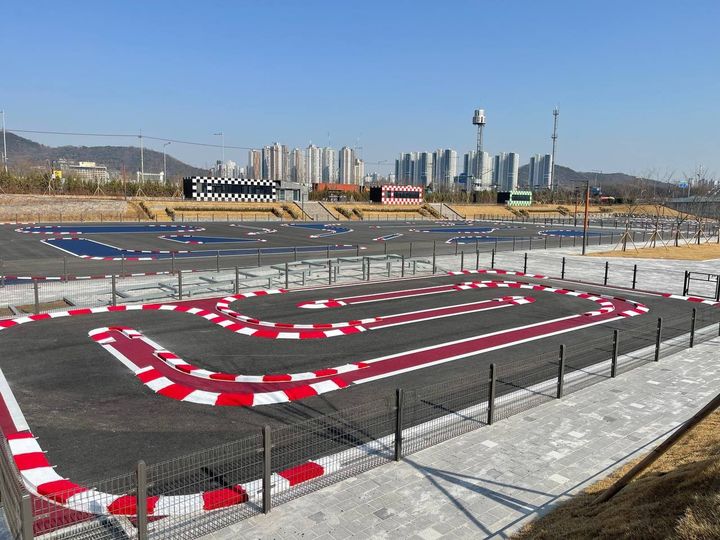 [인천=뉴시스] 인천 송도국제도시 달빛공원에 조성된 RC스포츠 경기장. (사진=인천경제청 제공) 2026.03.28. photo@newsis.com *재판매 및 DB 금지