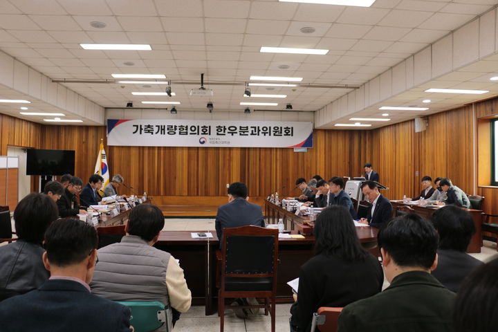 [세종=뉴시스] 한우씨수소 조기 선발 체계가 처음 도입되면서 한우 개량 속도가 5년에서 1년으로 대폭 단축된다. 농림축산식품부는 지난 26일 가축개량협의회를 통해 조기 선발 씨수소 40마리를 최초로 선발했다고 29일 밝혔다. (사진 = 농식품부 제공) 2026.03.28 *재판매 및 DB 금지