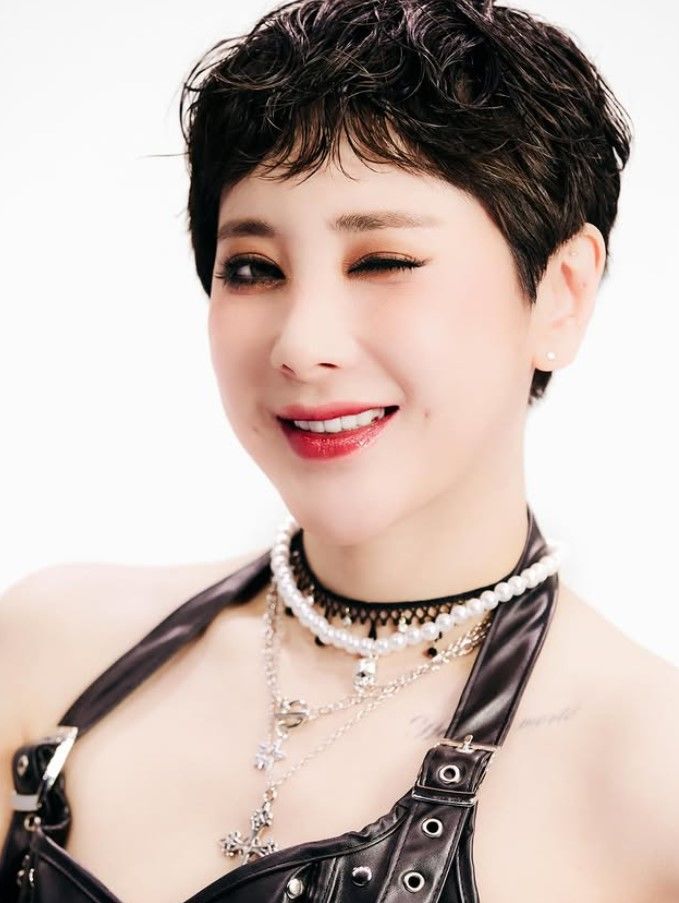 [서울=뉴시스] 가수 서인영이 계정 오류로 삭제됐던 유튜브 채널을 하루 만에 다시 개설했다. (사진=인스타그램 캡처) 2026.03.28. photo@newsis.com *재판매 및 DB 금지