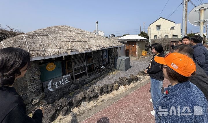 [제주=뉴시스] 제주 크리에이터경제 확산을 위한 '제주 로컬크리에이터 지역경제 활성화 이해' 교육과정 모습. (사진=제주도 제공) 2026.03.29. photo@newsis.com *재판매 및 DB 금지